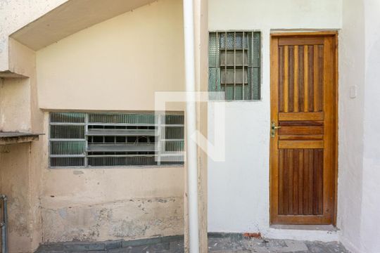 Fachada de casa para alugar com 1 quarto, 25m² em Vila Lageado, São Paulo