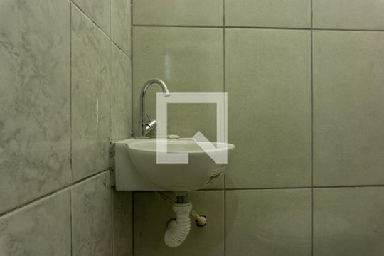 Banheiro de casa para alugar com 1 quarto, 25m² em Vila Lageado, São Paulo
