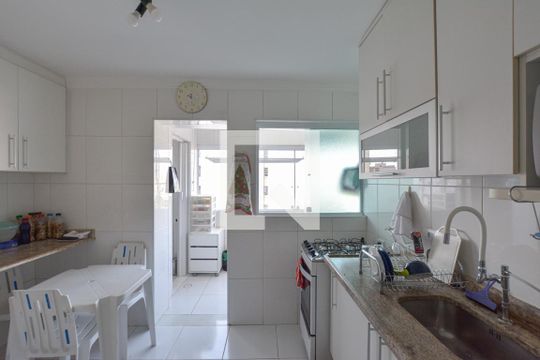 Cozinha de apartamento à venda com 3 quartos, 90m² em Vila Monumento, São Paulo