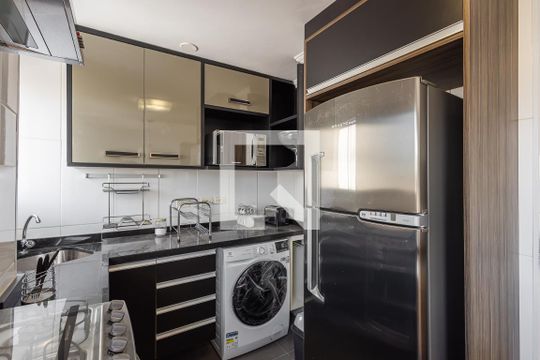Cozinha de apartamento para alugar com 1 quarto, 50m² em Sumaré, São Paulo