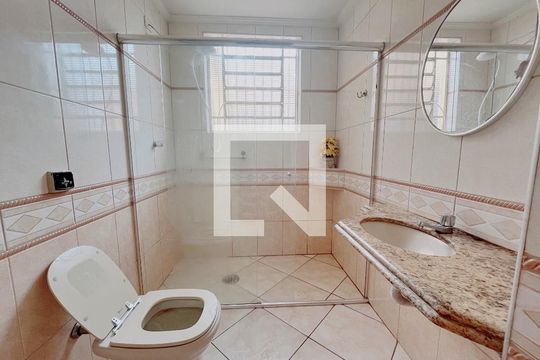 Banheiro de casa à venda com 3 quartos, 150m² em Vila Nova Teixeira, Campinas