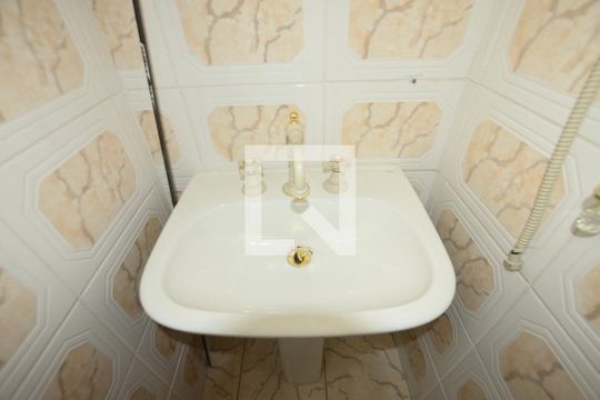 Lavabo de casa de condomínio à venda com 4 quartos, 300m² em Vila Kosmos, Rio de Janeiro