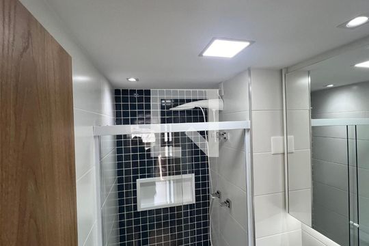 Banheiro de kitnet/studio à venda com 1 quarto, 25m² em Sumarezinho, São Paulo