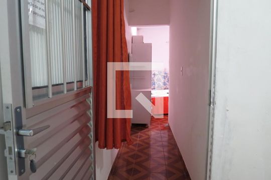 Quarto e Cozinha de casa para alugar com 1 quarto, 25m² em Vila Zat, São Paulo