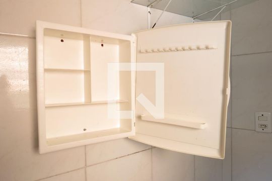 Banheiro e Lavanderia de casa para alugar com 1 quarto, 25m² em Vila Zat, São Paulo