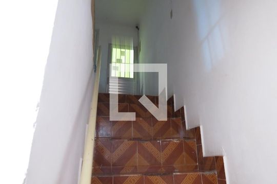 Escada de casa para alugar com 1 quarto, 25m² em Vila Zat, São Paulo