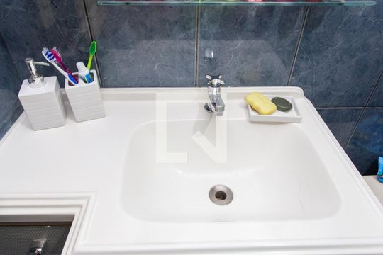 Banheiro de apartamento à venda com 2 quartos, 59m² em Conceição, Diadema