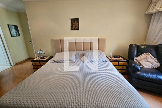 Suíte 1 de casa à venda com 4 quartos, 300m² em Jardim Leonor, São Paulo
