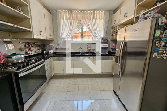 Cozinha de casa à venda com 4 quartos, 300m² em Jardim Leonor, São Paulo