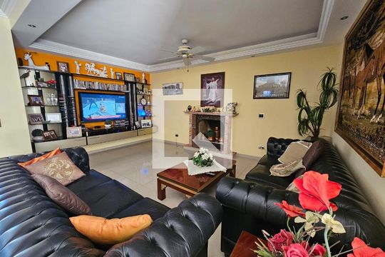Sala 1 de casa à venda com 4 quartos, 300m² em Jardim Leonor, São Paulo