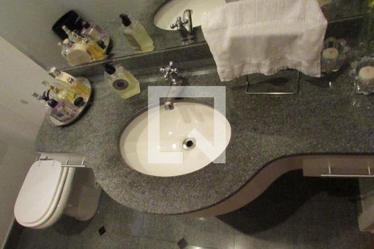 Banheiro Social de apartamento à venda com 3 quartos, 170m² em Vila Andrade, São Paulo