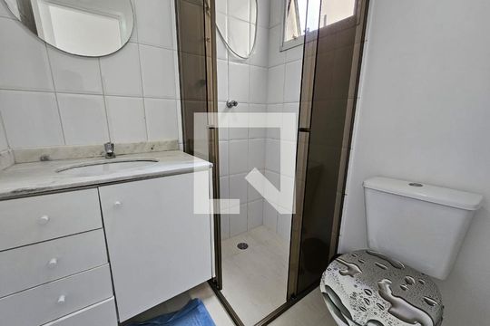 Banheiro de apartamento para alugar com 2 quartos, 47m² em Jardim Ampliacao, São Paulo