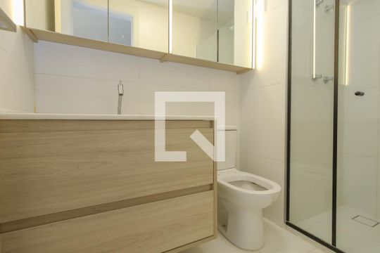 Banheiro de kitnet/studio para alugar com 1 quarto, 43m² em Santo Amaro, São Paulo