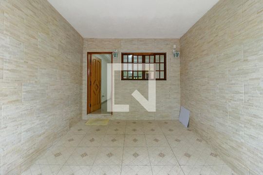 Garagem de casa para alugar com 3 quartos, 150m² em Jardim Iracema, São Paulo