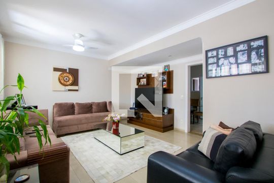 Casa à venda com 3 quartos, 182m² em Vila Scarpelli, Santo André