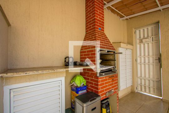 Churrasqueira de casa à venda com 3 quartos, 182m² em Vila Scarpelli, Santo André