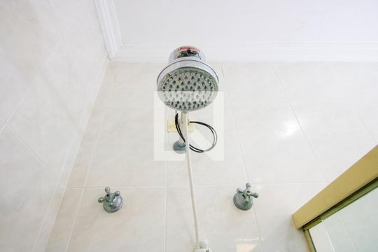 Banheiro do quarto 3 de casa à venda com 3 quartos, 182m² em Vila Scarpelli, Santo André