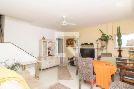 Sala de casa de condomínio à venda com 3 quartos, 210m² em Jardim Guanabara, Rio de Janeiro