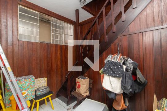 Hall - Acesso ao Terceiro Andar de casa de condomínio à venda com 3 quartos, 210m² em Jardim Guanabara, Rio de Janeiro