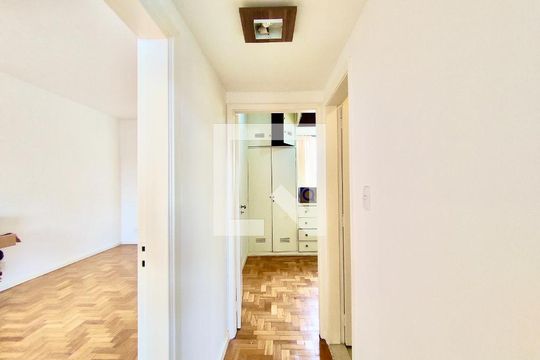Corredor de apartamento para alugar com 3 quartos, 110m² em Leblon, Rio de Janeiro
