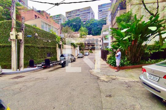 Vista da Rua de apartamento para alugar com 3 quartos, 110m² em Leblon, Rio de Janeiro
