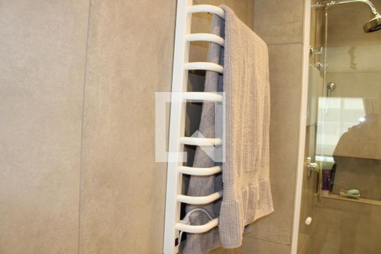 Banheiro de kitnet/studio à venda com 1 quarto, 48m² em Barra Funda, São Paulo