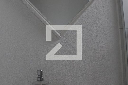 Banheiro da Suíte 1 de casa de condomínio para alugar com 2 quartos, 51m² em Terra Nova, Viamão