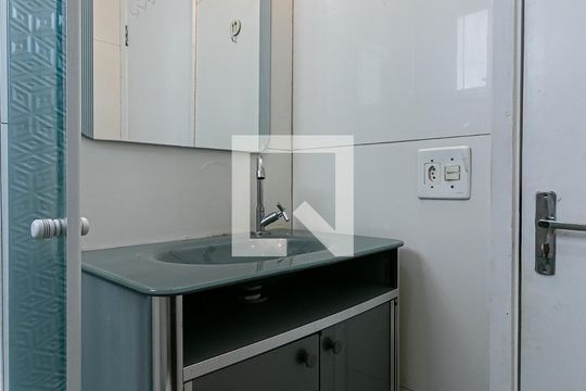 Banheiro de apartamento para alugar com 2 quartos, 49m² em Vila Moreira, São Paulo