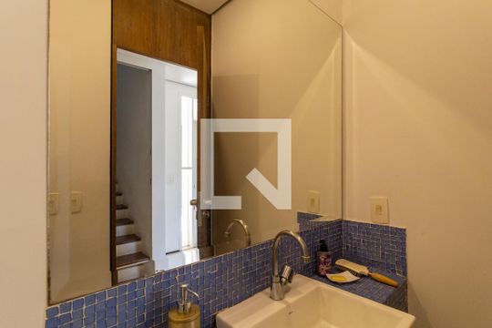 Lavabo de casa para alugar com 4 quartos, 327m² em Jardim Leonor, São Paulo