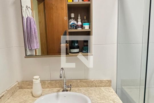 Banheiro de apartamento à venda com 2 quartos, 82m² em Vila Principe de Gales, Santo André