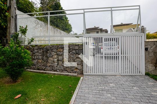 Fachada de casa à venda com 5 quartos, 380m² em Mata Paca, Niterói
