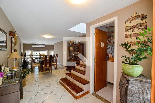 Casa à venda com 5 quartos, 380m² em Mata Paca, Niterói