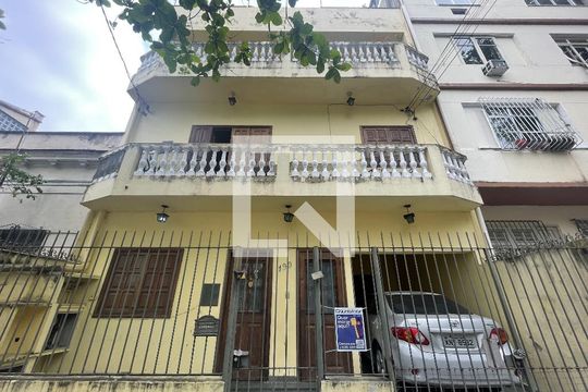 Fachada de casa à venda com 5 quartos, 250m² em Grajaú, Rio de Janeiro