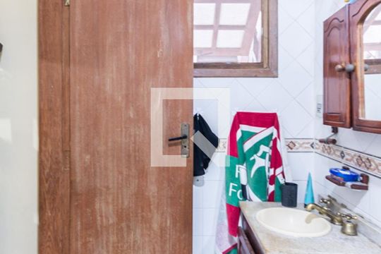 Banheiro Suíte 1 (primeiro andar) de casa à venda com 5 quartos, 250m² em Grajaú, Rio de Janeiro