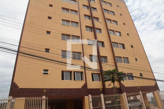 Fachada de apartamento à venda com 3 quartos, 60m² em Samambaia Norte (samambaia), Brasília