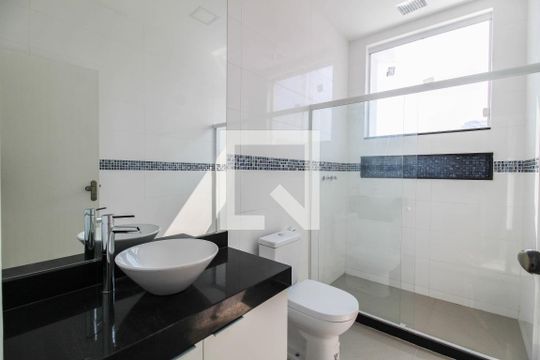 Banheiro da Suíte 1 de casa para alugar com 2 quartos, 140m² em Luz, Nova Iguaçu