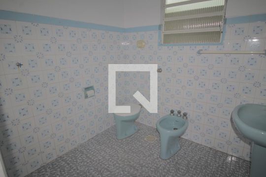 Banheiro de casa à venda com 5 quartos, 260m² em Centro, Canoas