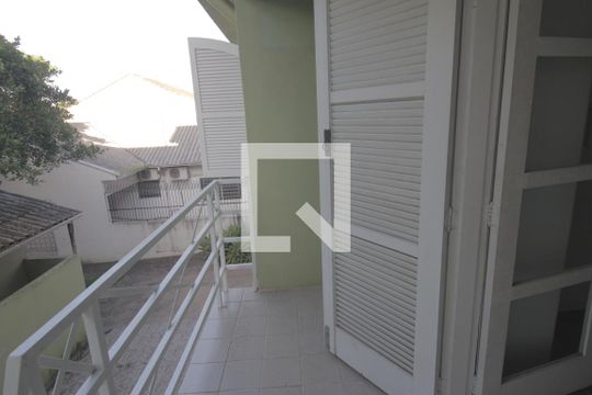 Sacada de casa à venda com 5 quartos, 260m² em Centro, Canoas