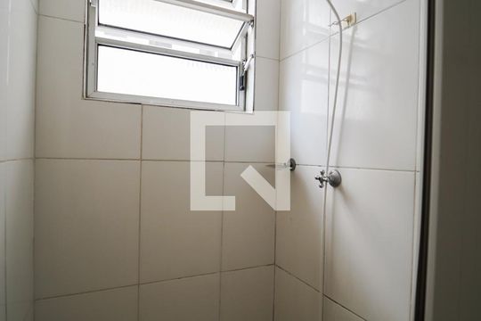 Banheiro de kitnet/studio à venda com 1 quarto, 29m² em Água Branca, São Paulo