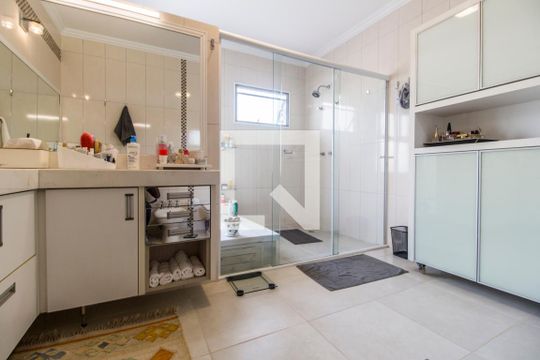 Banheiro da Suíte master de casa de condomínio à venda com 4 quartos, 530m² em Alphaville, Santana de Parnaíba