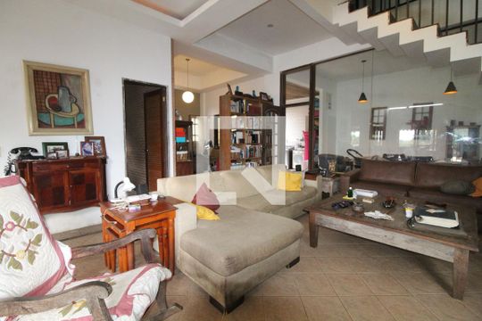 Sala de casa de condomínio à venda com 4 quartos, 500m² em Anil, Rio de Janeiro
