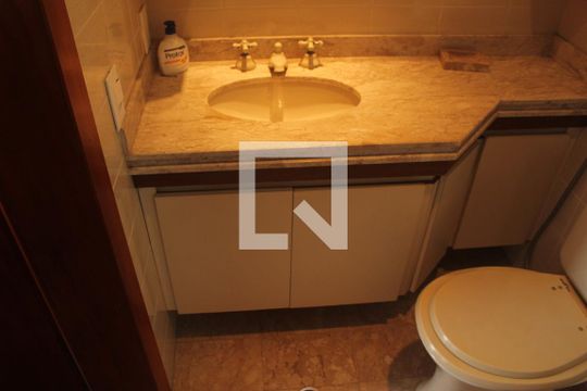 Banheiro da Suíte 1 de apartamento à venda com 3 quartos, 130m² em Vila Sofia, São Paulo