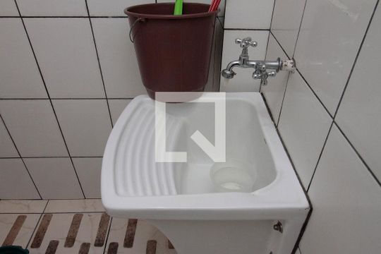 Banheiro de kitnet/studio para alugar com 1 quarto, 25m² em Campos Elíseos, São Paulo