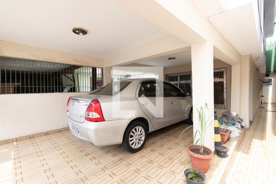 Garagem de casa à venda com 3 quartos, 150m² em Vila Medeiros, São Paulo