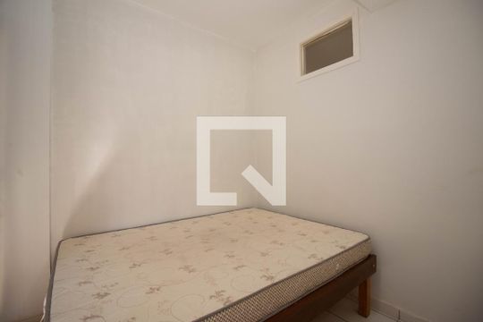 Quarto de kitnet/studio para alugar com 1 quarto, 28m² em Cln 313, Brasília