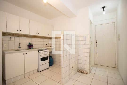 Kitnet/Studio para alugar com 1 quarto, 28m² em Cln 313, Brasília