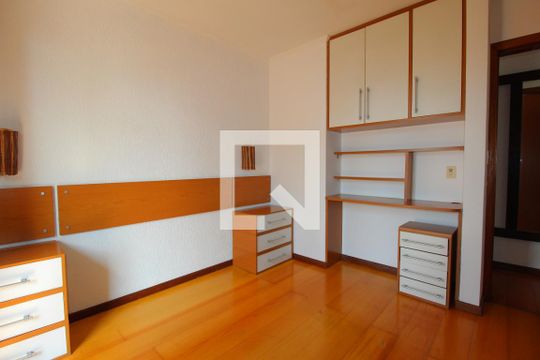Quarto  de apartamento à venda com 1 quarto, 76m² em Petrópolis, Porto Alegre