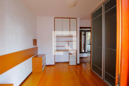 Quarto de apartamento à venda com 1 quarto, 76m² em Petrópolis, Porto Alegre