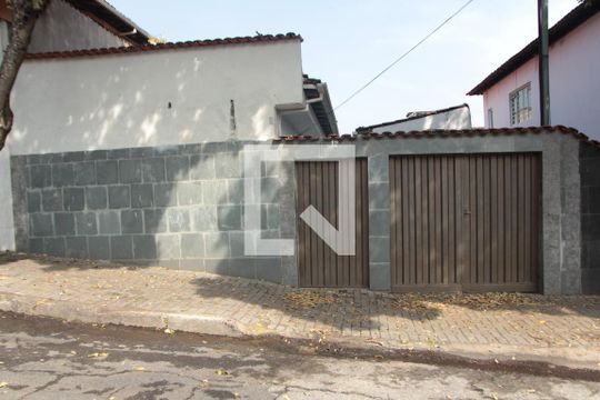 Fachada de casa para alugar com 3 quartos, 95m² em Camargos, Belo Horizonte
