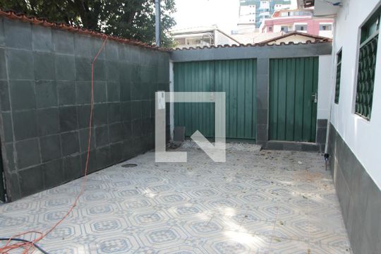 Área Externa de casa para alugar com 3 quartos, 95m² em Camargos, Belo Horizonte